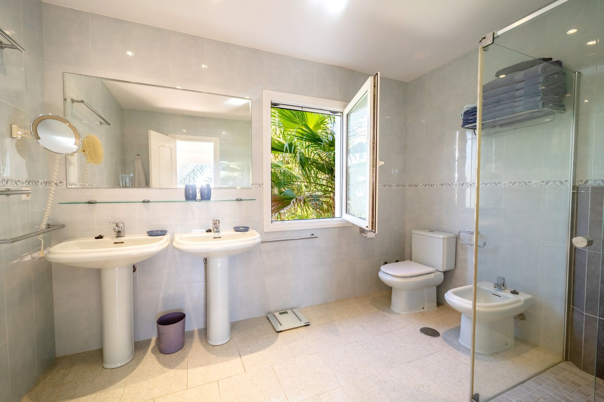 4 Bed Townhouse for sale in Marbesa Costa Del Sol, Málaga, Spain