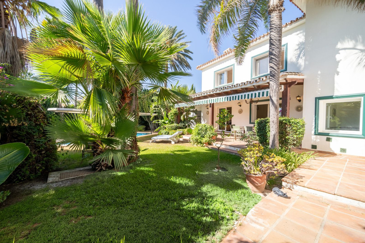 4 Bed Townhouse for sale in Marbesa Costa Del Sol, Málaga, Spain