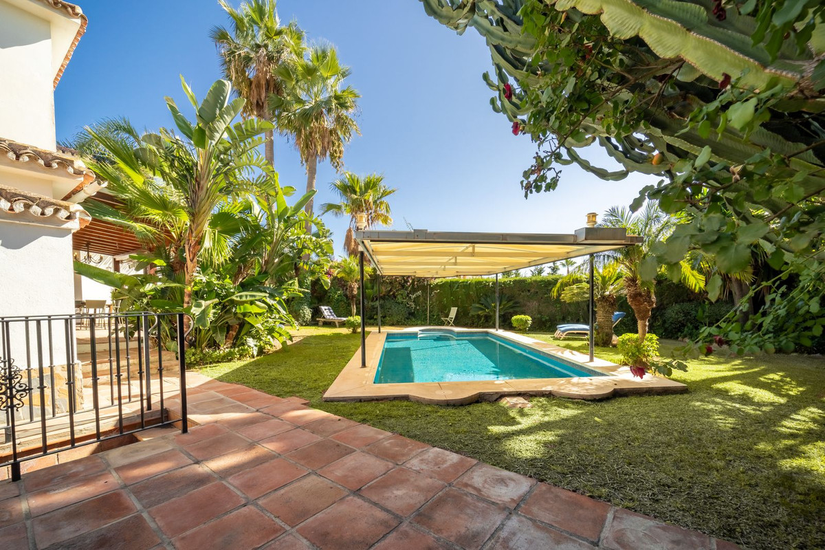 4 Bed Townhouse for sale in Marbesa Costa Del Sol, Málaga, Spain
