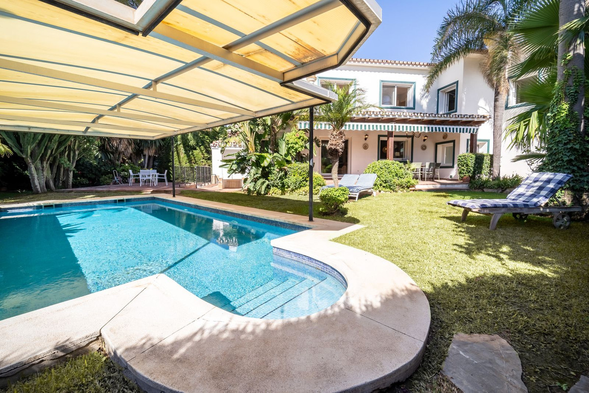 4 Bed Townhouse for sale in Marbesa Costa Del Sol, Málaga, Spain