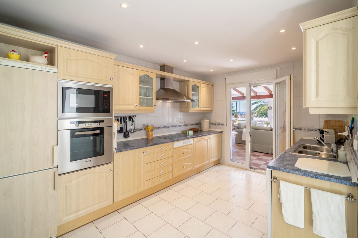 4 Bed Townhouse for sale in Marbesa Costa Del Sol, Málaga, Spain