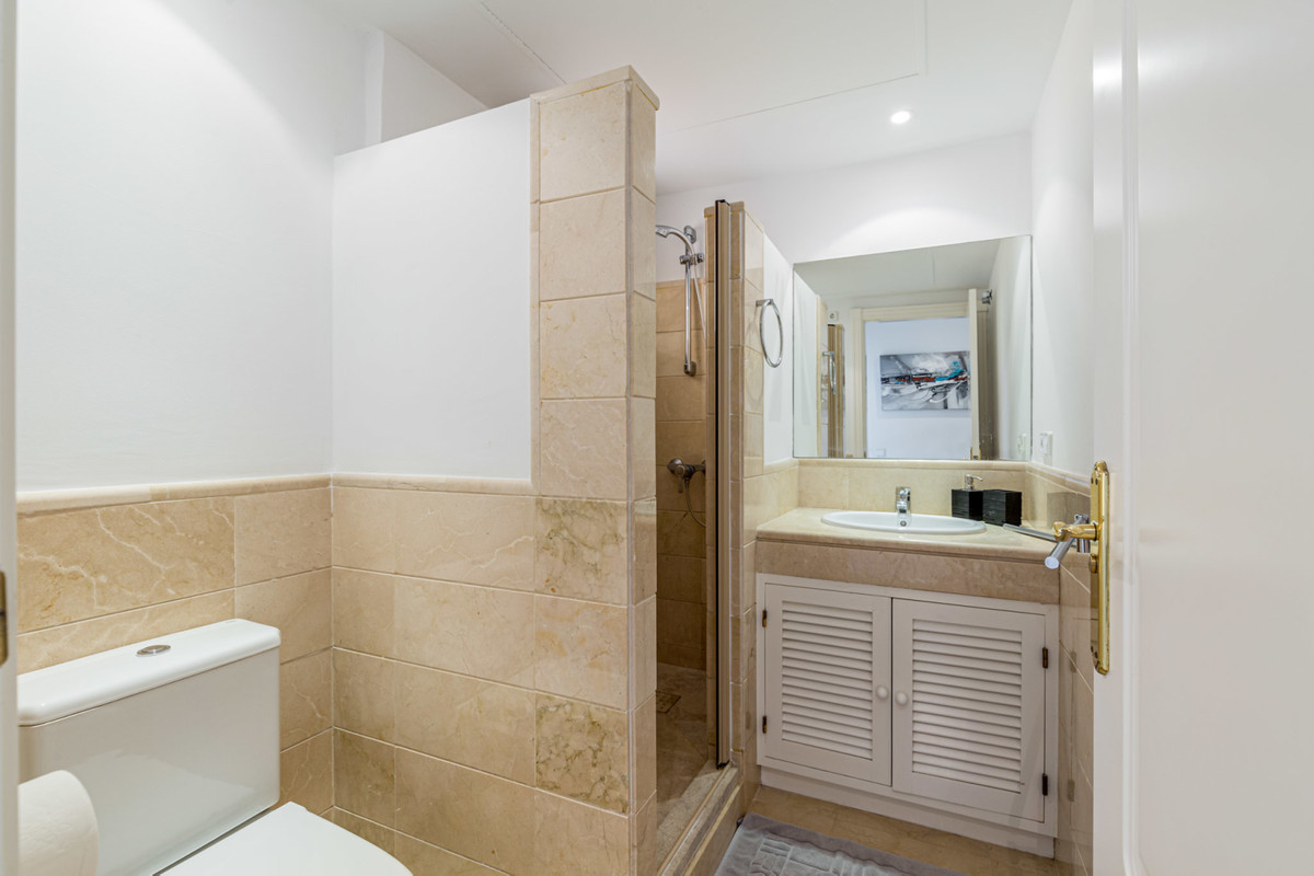 Se vende Apartamento Planta Baja de 3 dormitorios en Costa Del Sol, Málaga, España