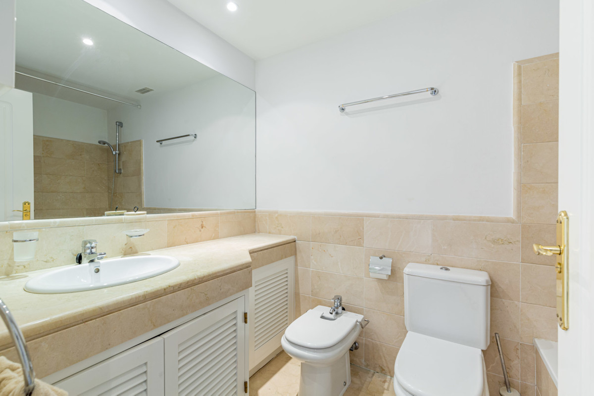 Se vende Apartamento Planta Baja de 3 dormitorios en Costa Del Sol, Málaga, España
