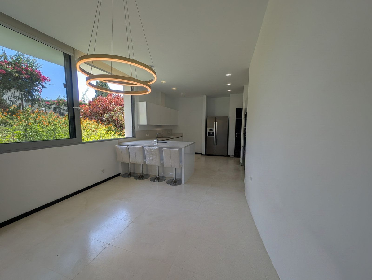 Se vende Pareada de 5 dormitorios en Costa Del Sol, Málaga, España