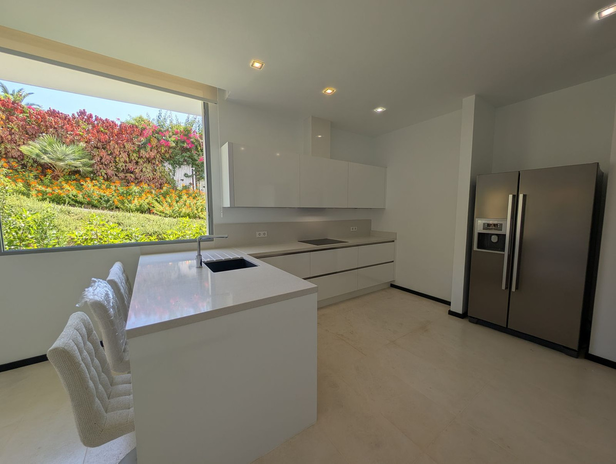 Se vende Pareada de 5 dormitorios en Costa Del Sol, Málaga, España