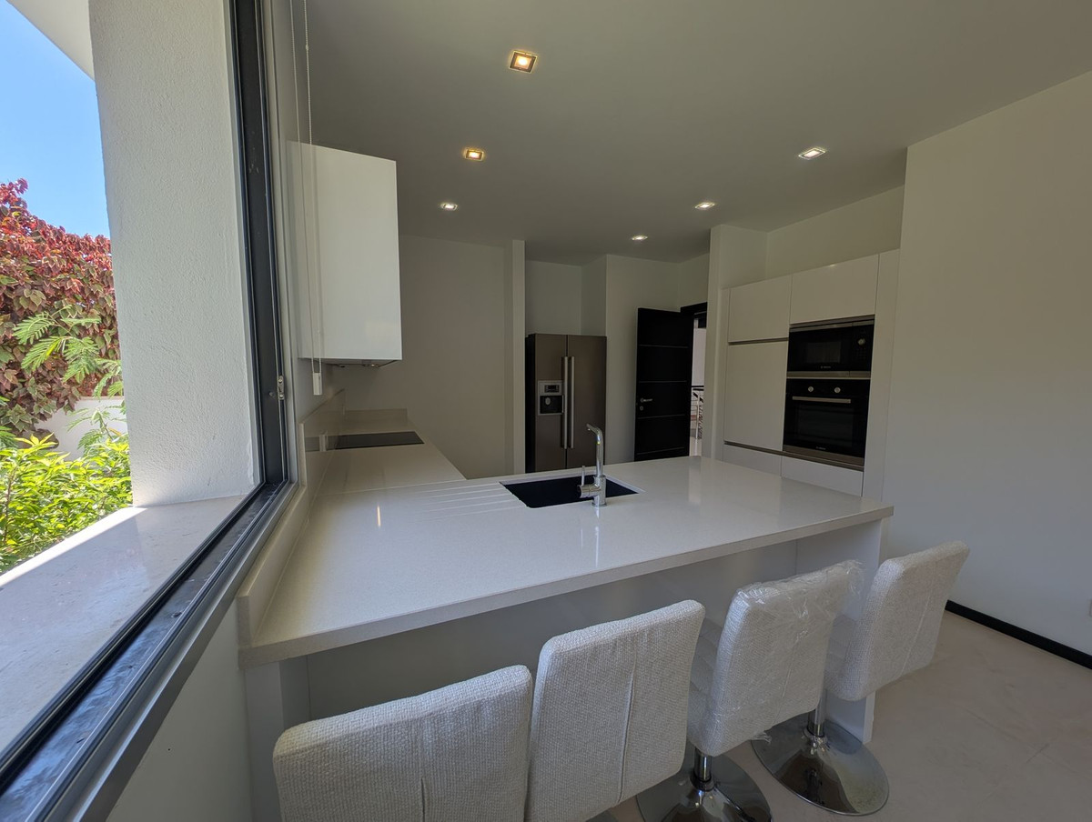 Se vende Pareada de 5 dormitorios en Costa Del Sol, Málaga, España
