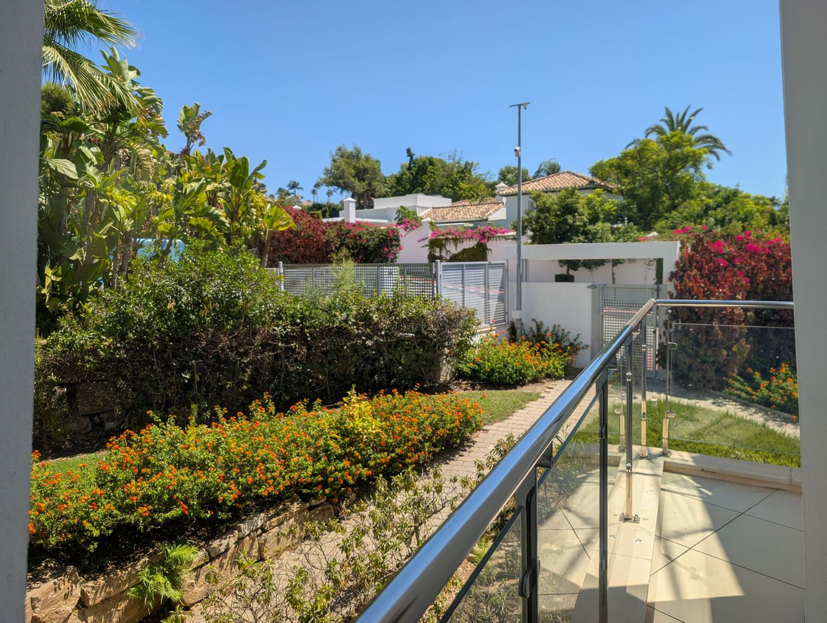 Se vende Pareada de 5 dormitorios en Costa Del Sol, Málaga, España