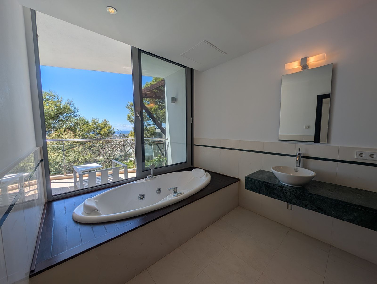 Se vende Pareada de 5 dormitorios en Costa Del Sol, Málaga, España