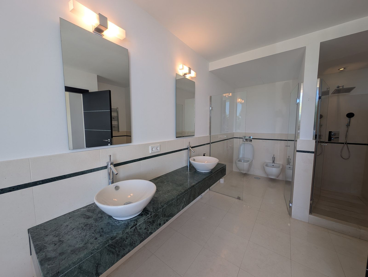 Se vende Pareada de 5 dormitorios en Costa Del Sol, Málaga, España