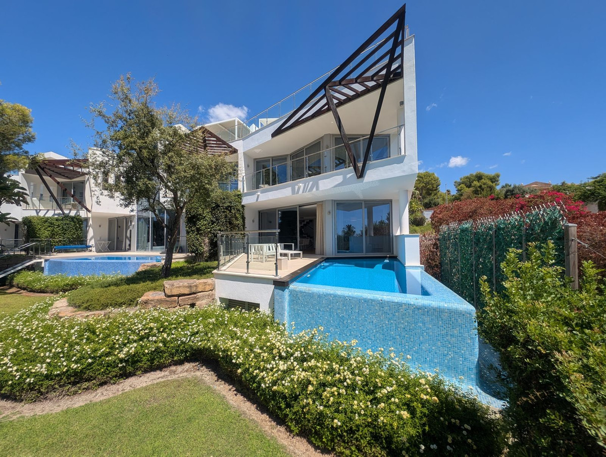 Se vende Pareada de 5 dormitorios en Costa Del Sol, Málaga, España