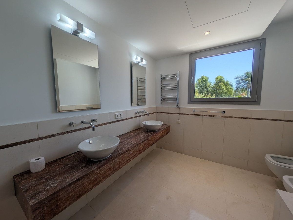 Se vende Pareada de 5 dormitorios en Costa Del Sol, Málaga, España