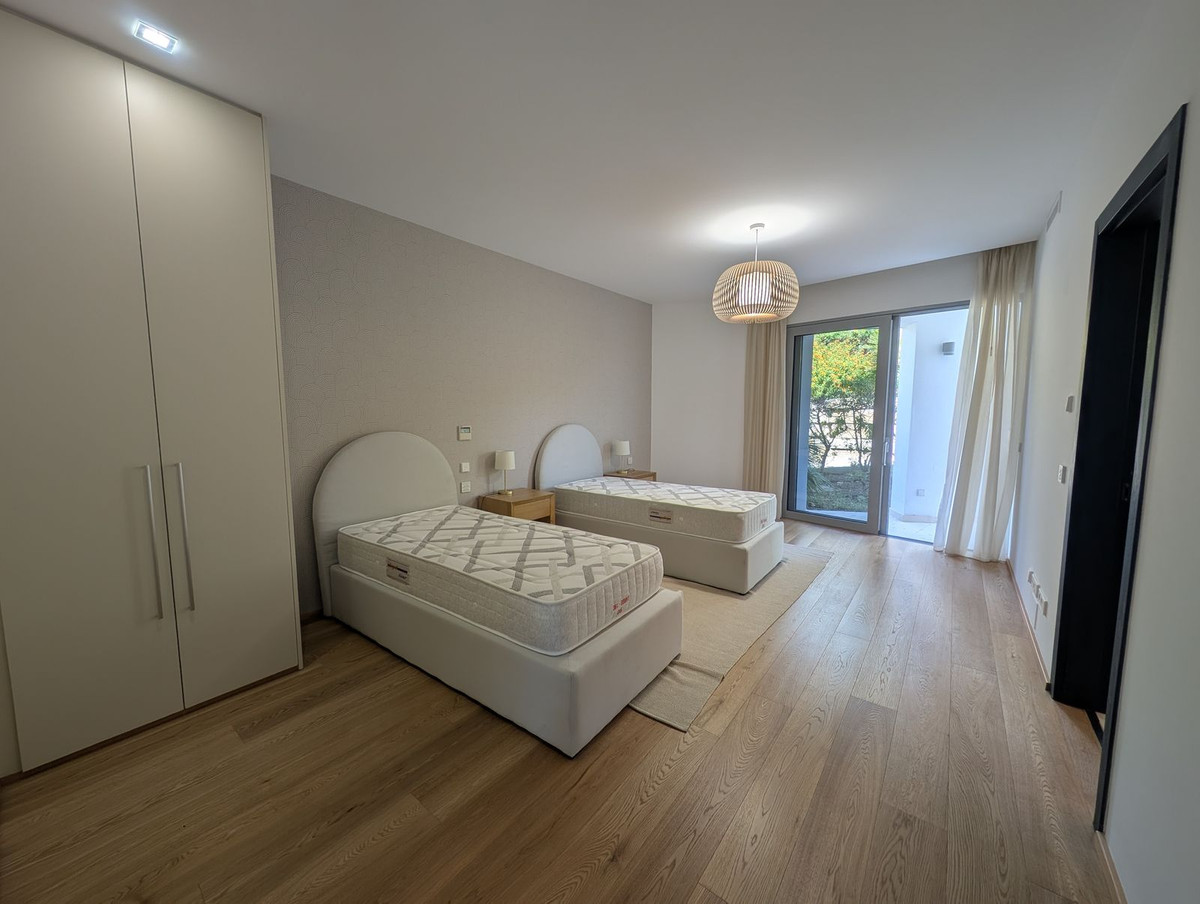 Se vende Pareada de 5 dormitorios en Costa Del Sol, Málaga, España