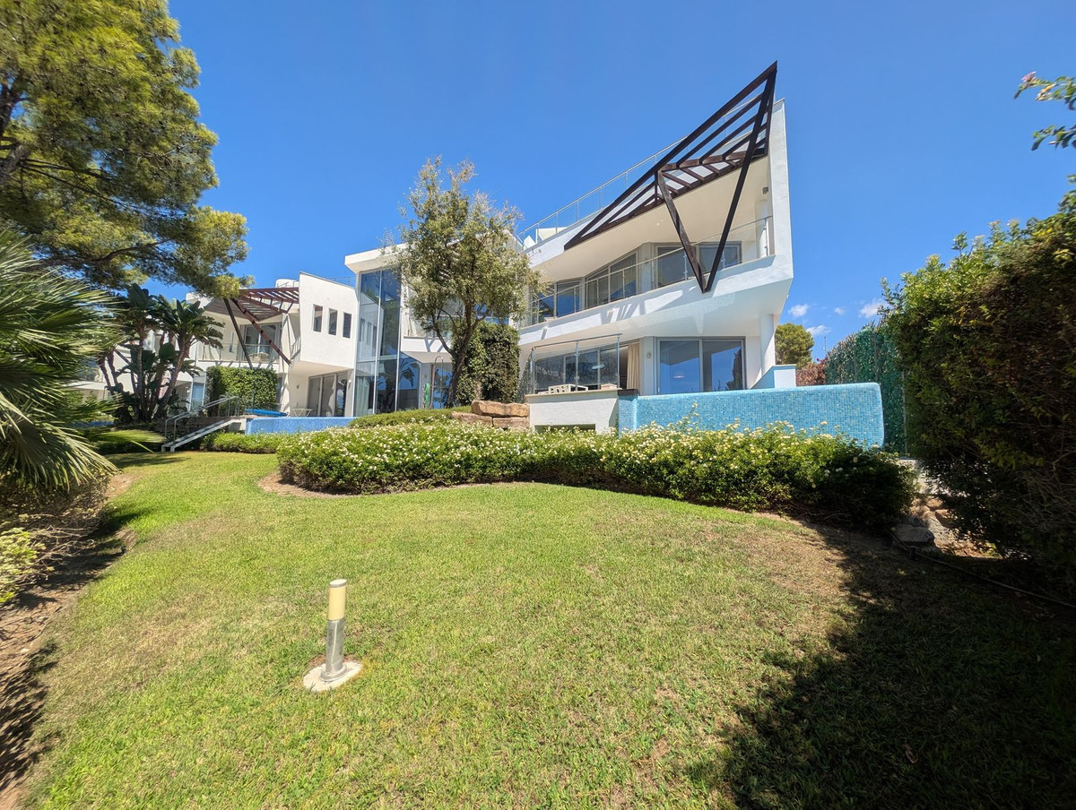 Se vende Pareada de 5 dormitorios en Costa Del Sol, Málaga, España