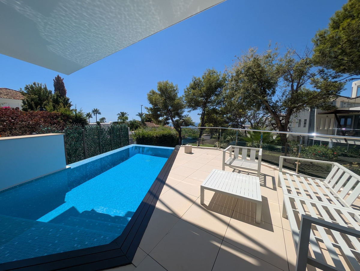 Se vende Pareada de 5 dormitorios en Costa Del Sol, Málaga, España