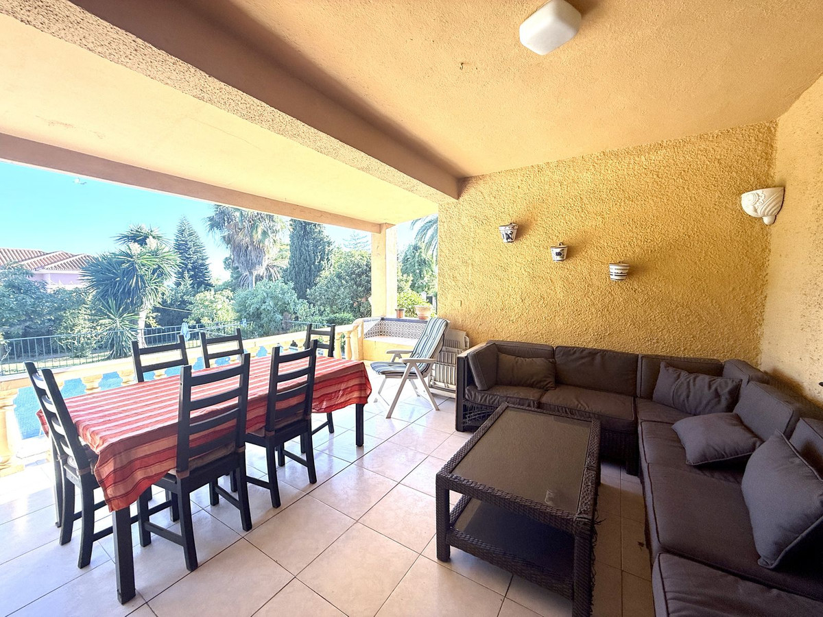 Se vende Villa - Chalet de 5 dormitorios en Costa Del Sol, Málaga, España