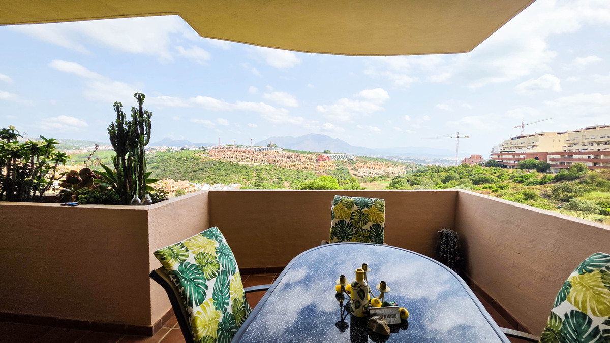 2 Bed Apartment for sale in La Duquesa Costa Del Sol, Málaga, Spain
