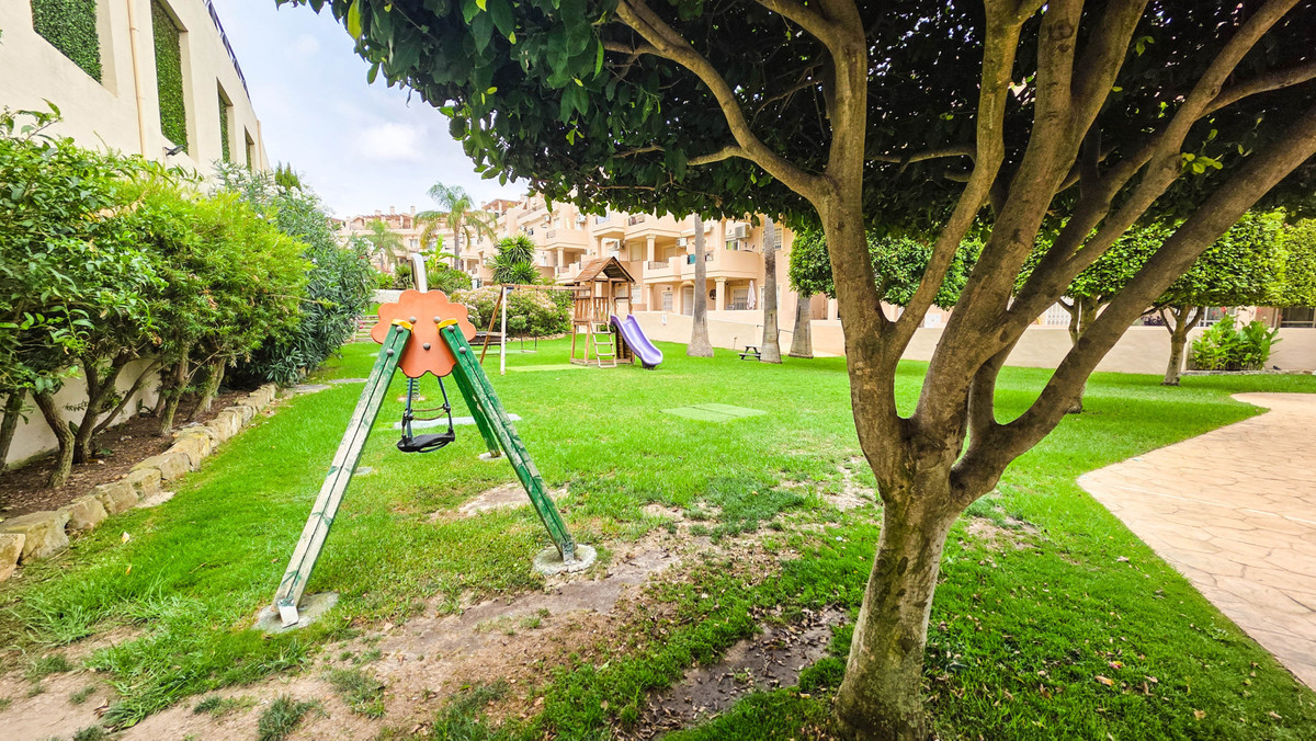 2 Bed Apartment for sale in La Duquesa Costa Del Sol, Málaga, Spain