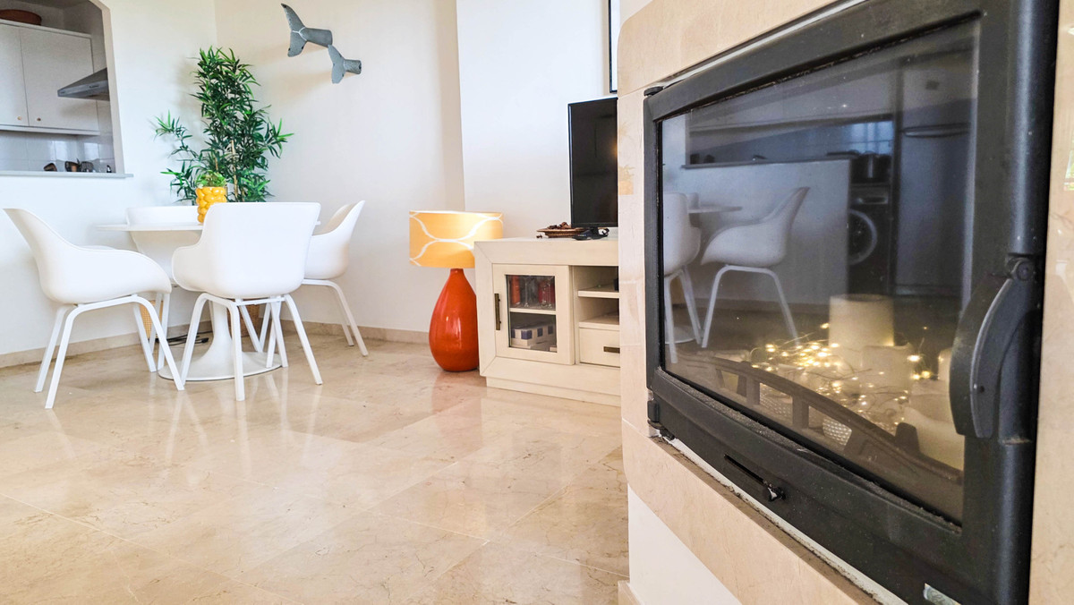 2 Bed Apartment for sale in La Duquesa Costa Del Sol, Málaga, Spain