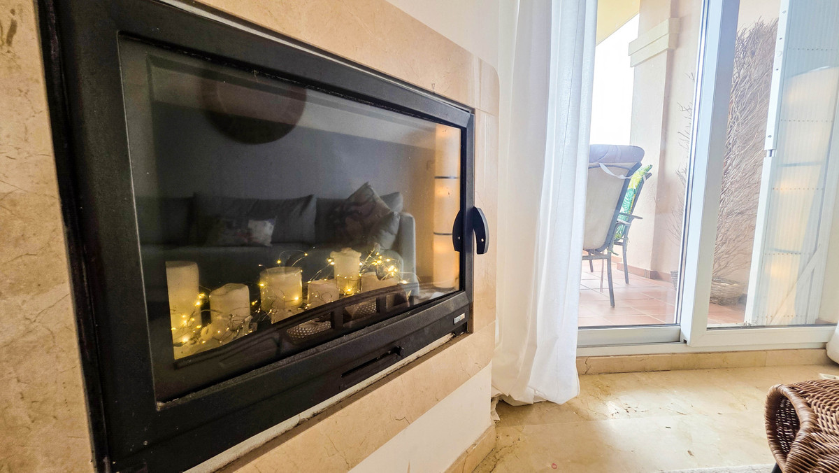 2 Bed Apartment for sale in La Duquesa Costa Del Sol, Málaga, Spain