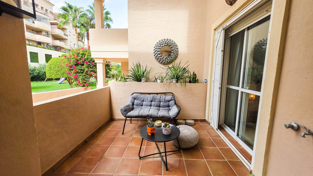 2 Bed Apartment for sale in La Duquesa Costa Del Sol, Málaga, Spain