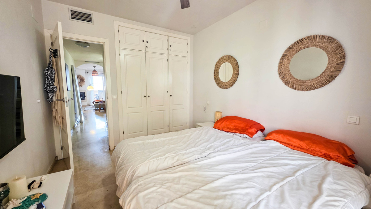 2 Bed Apartment for sale in La Duquesa Costa Del Sol, Málaga, Spain