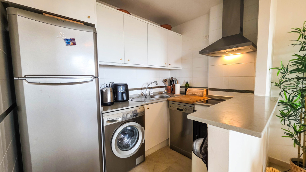 2 Bed Apartment for sale in La Duquesa Costa Del Sol, Málaga, Spain