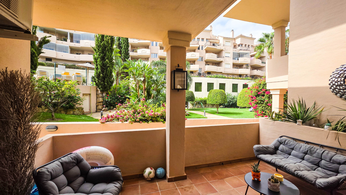 2 Bed Apartment for sale in La Duquesa Costa Del Sol, Málaga, Spain