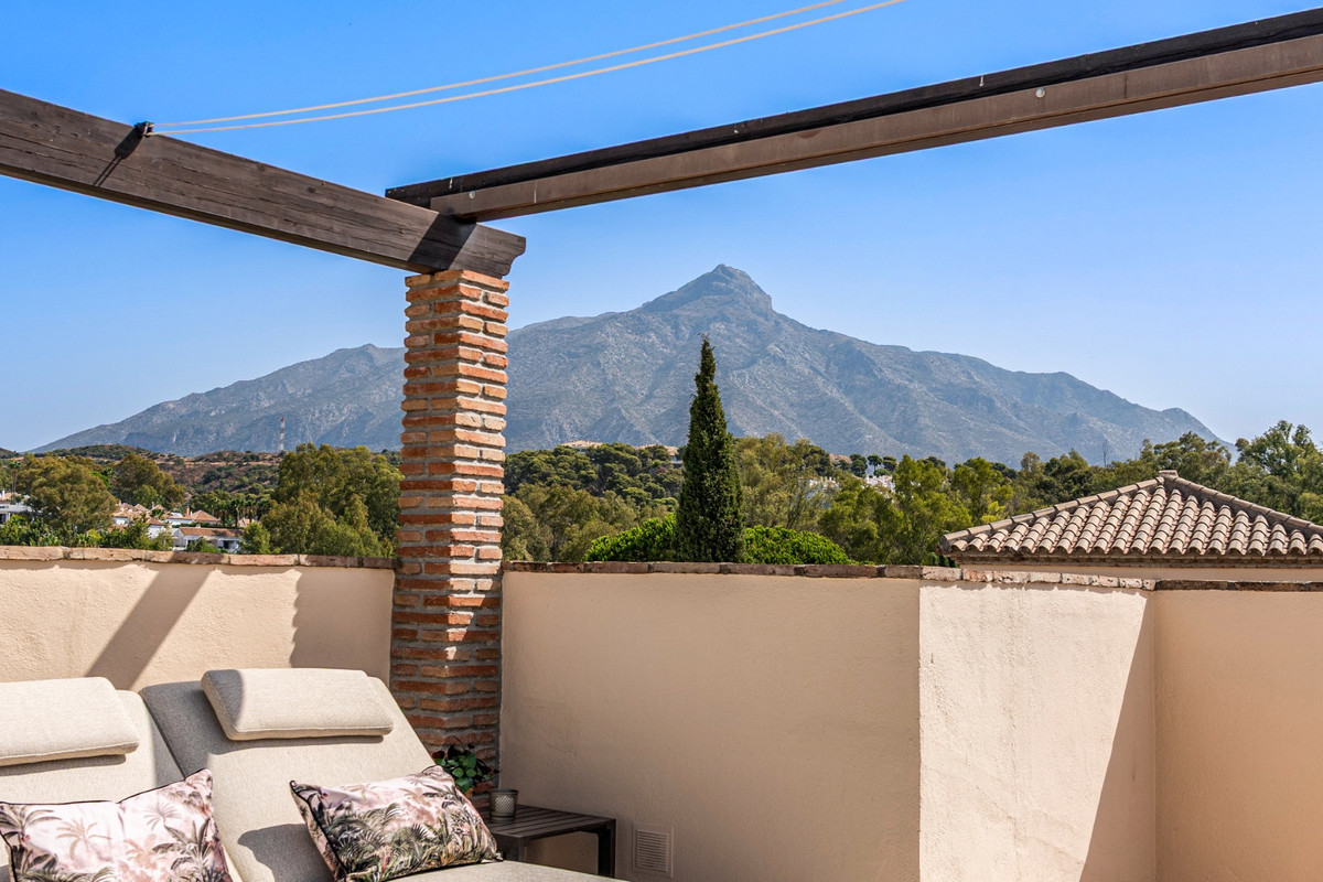 3 Bed Apartment for sale in Nueva Andalucía Costa Del Sol, Málaga, Spain