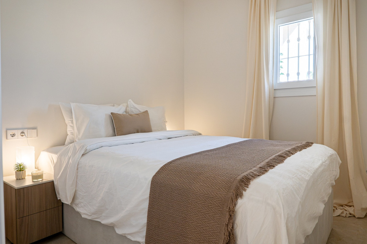 3 Bed Apartment for sale in Nueva Andalucía Costa Del Sol, Málaga, Spain