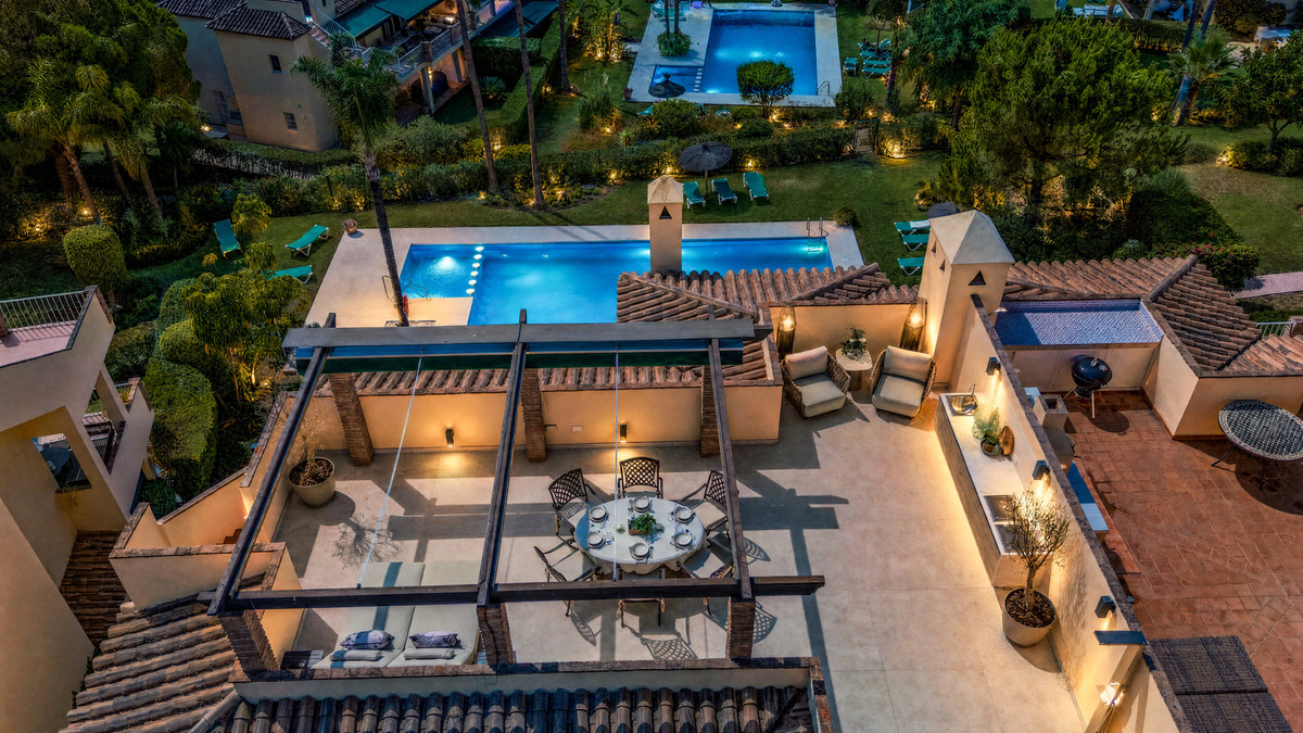 3 Bed Apartment for sale in Nueva Andalucía Costa Del Sol, Málaga, Spain
