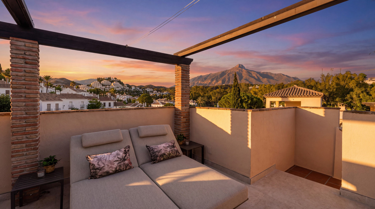 3 Bed Apartment for sale in Nueva Andalucía Costa Del Sol, Málaga, Spain