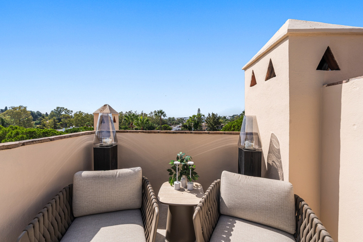 3 Bed Apartment for sale in Nueva Andalucía Costa Del Sol, Málaga, Spain