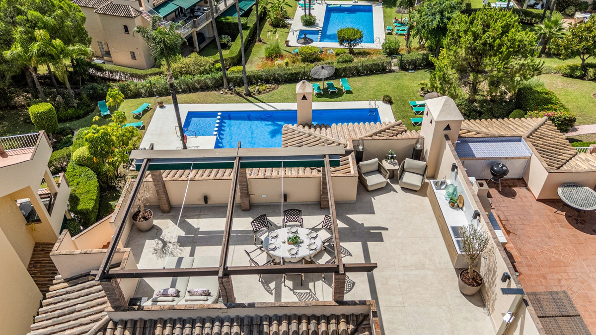3 Bed Apartment for sale in Nueva Andalucía Costa Del Sol, Málaga, Spain