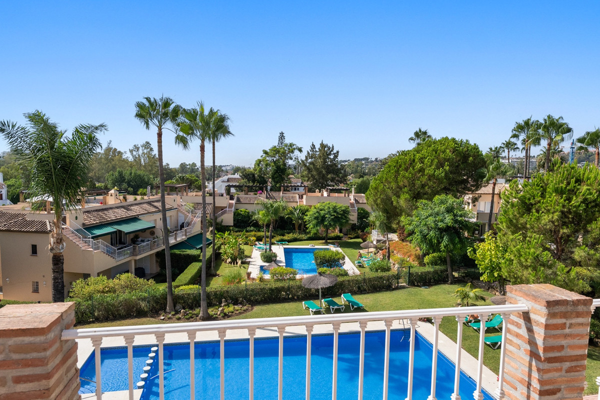 3 Bed Apartment for sale in Nueva Andalucía Costa Del Sol, Málaga, Spain