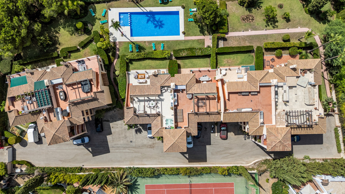 3 Bed Apartment for sale in Nueva Andalucía Costa Del Sol, Málaga, Spain