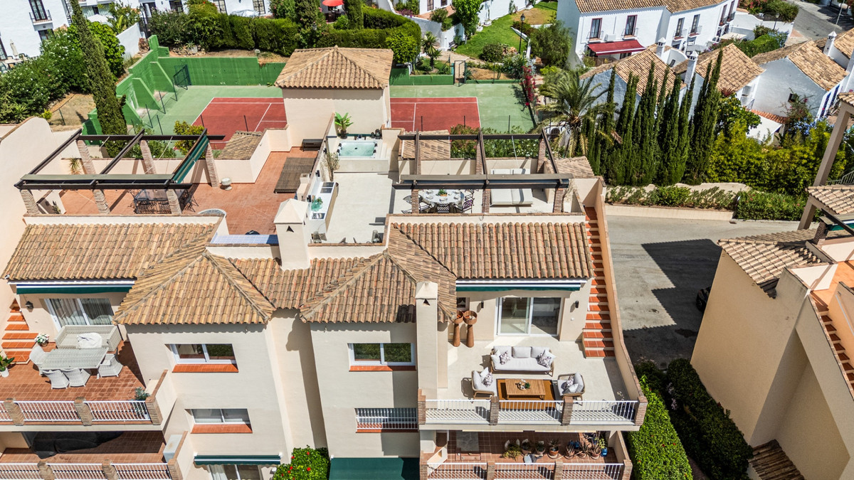 3 Bed Apartment for sale in Nueva Andalucía Costa Del Sol, Málaga, Spain