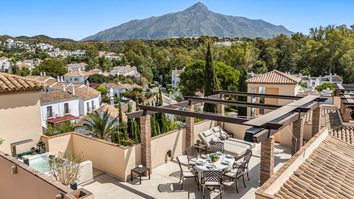 3 Bed Apartment for sale in Nueva Andalucía Costa Del Sol, Málaga, Spain