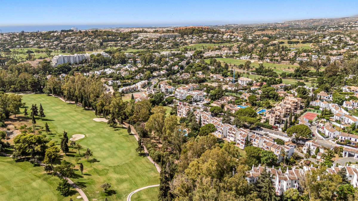 3 Bed Apartment for sale in Nueva Andalucía Costa Del Sol, Málaga, Spain