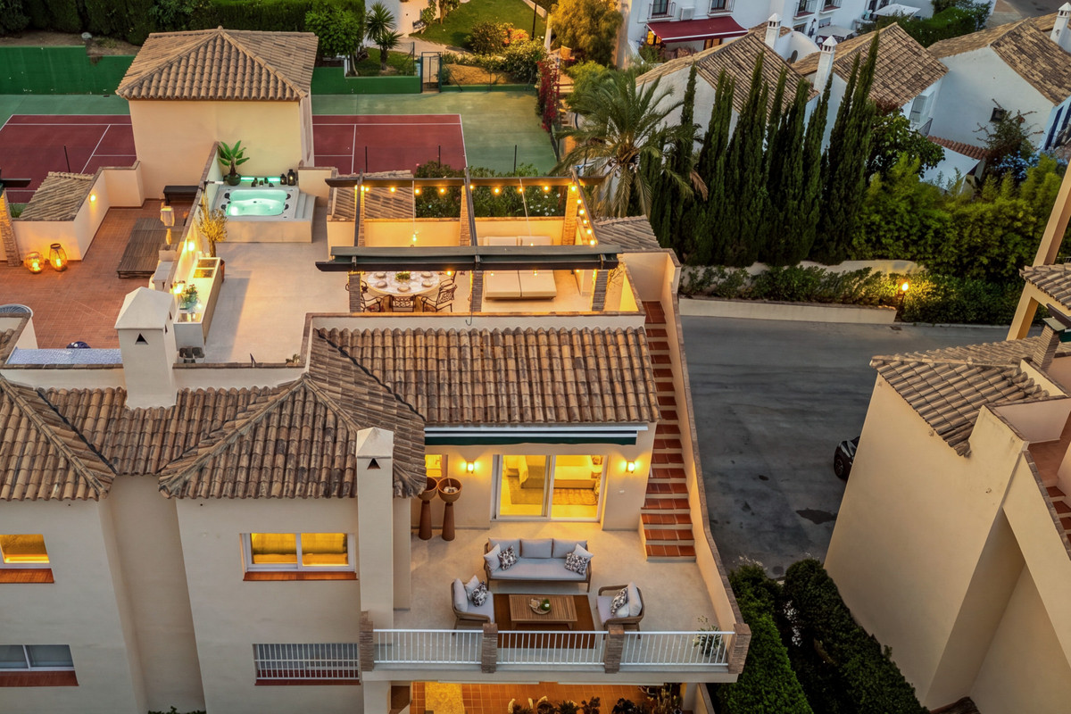 3 Bed Apartment for sale in Nueva Andalucía Costa Del Sol, Málaga, Spain