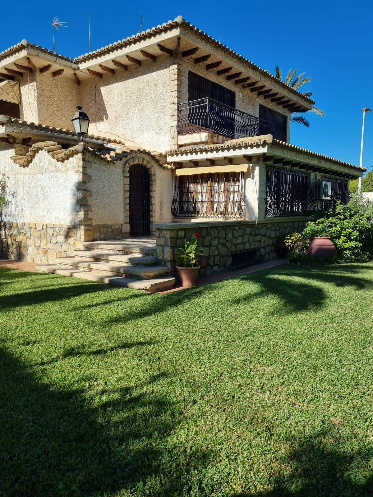 Se vende Villa - Chalet de 6 dormitorios en Costa Blanca, Alicante, España