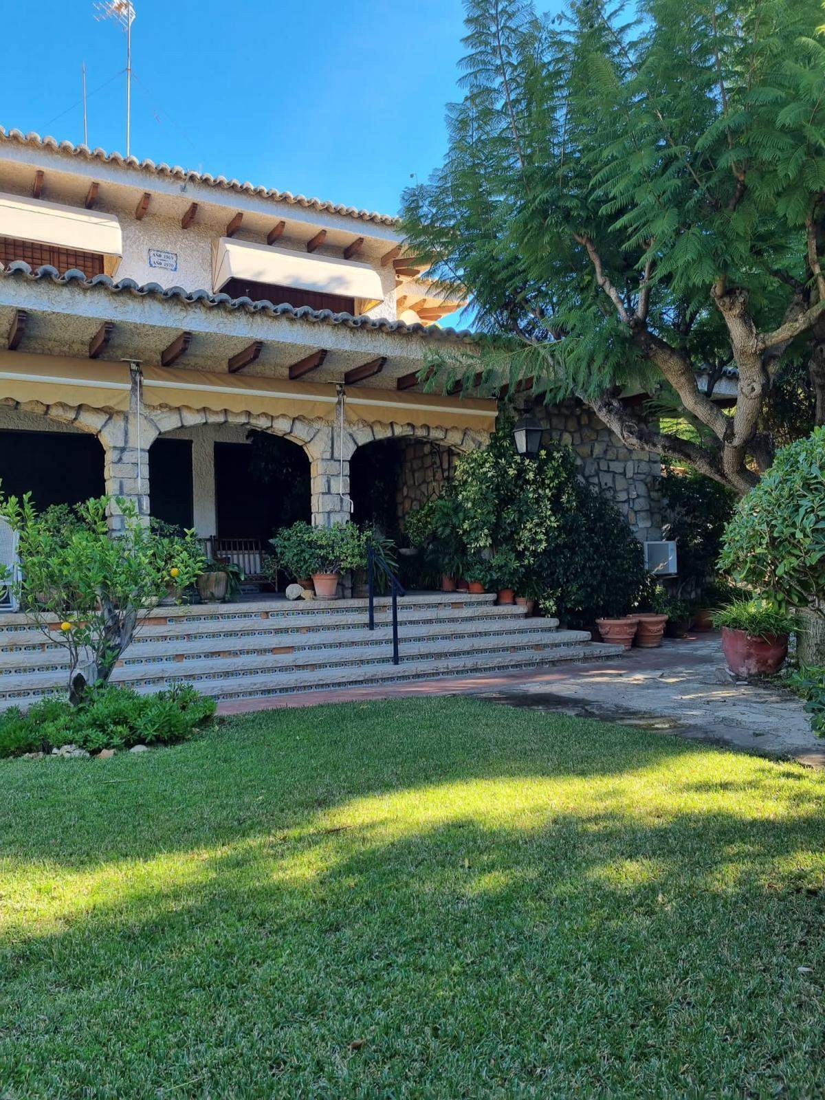 Se vende Villa - Chalet de 6 dormitorios en Costa Blanca, Alicante, España