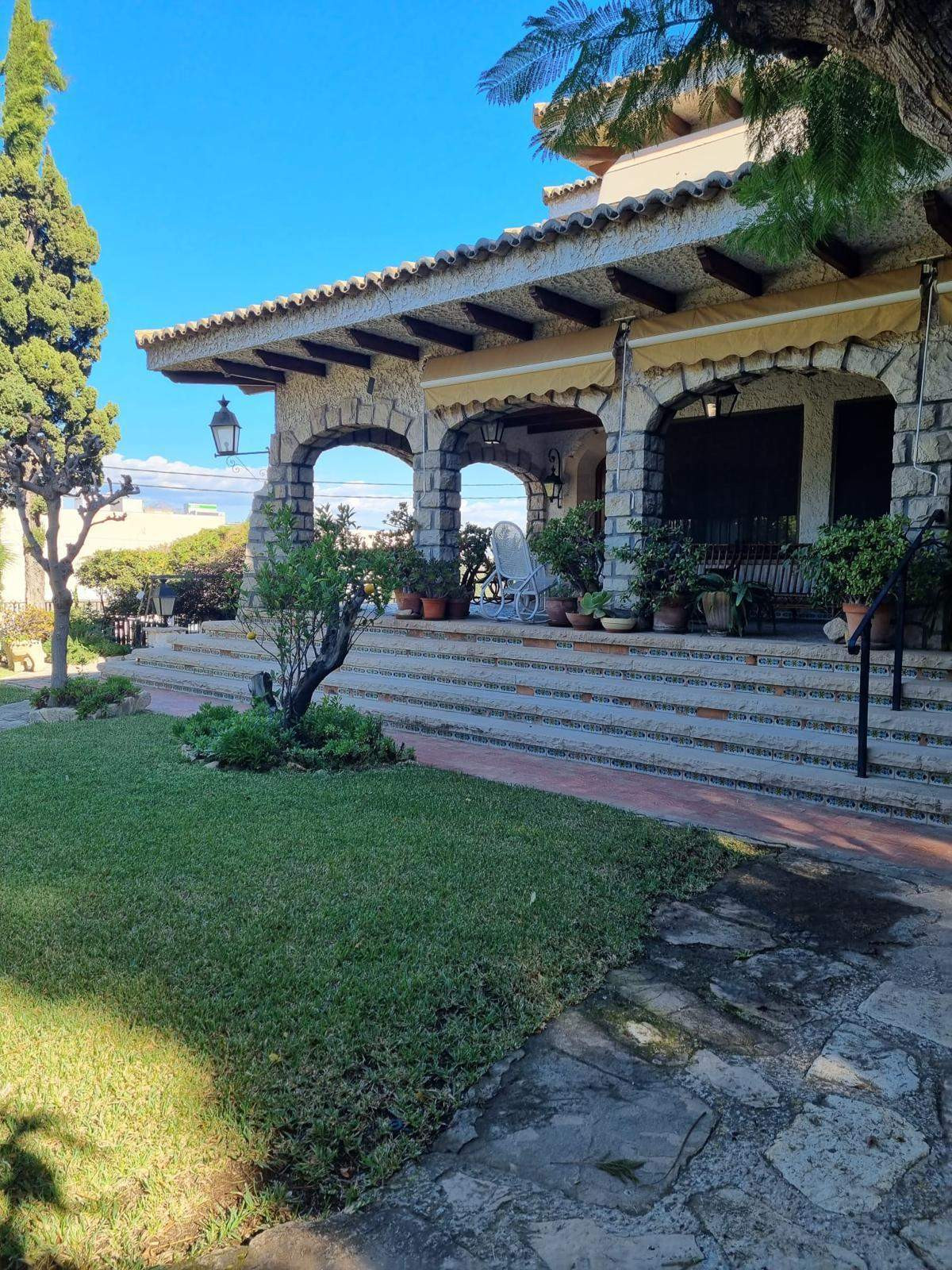 Se vende Villa - Chalet de 6 dormitorios en Costa Blanca, Alicante, España