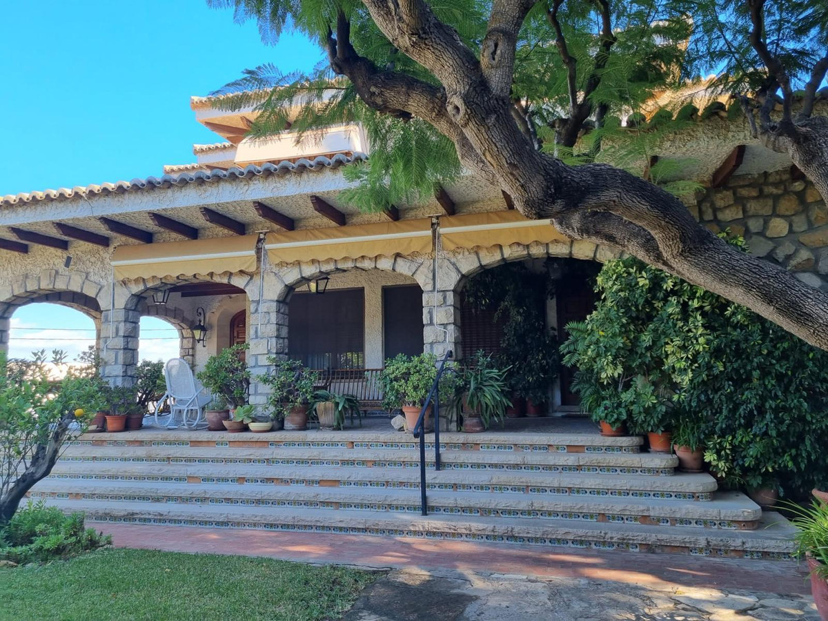Se vende Villa - Chalet de 6 dormitorios en Costa Blanca, Alicante, España