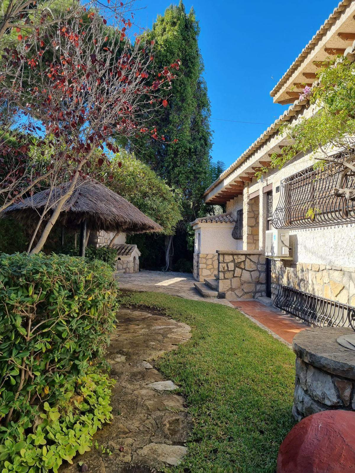 Se vende Villa - Chalet de 6 dormitorios en Costa Blanca, Alicante, España