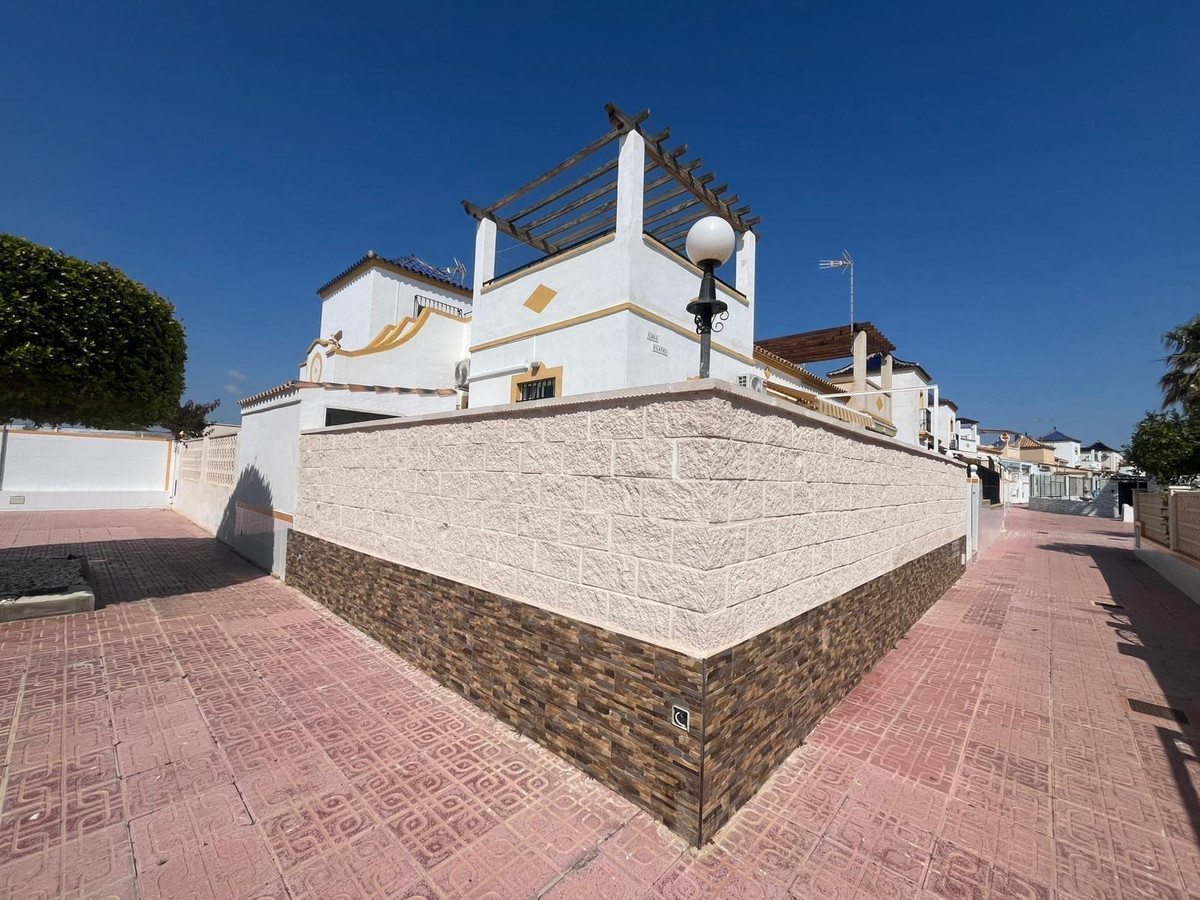 2 Bed Townhouse for sale in Los Altos Costa Blanca, Alicante, Spain