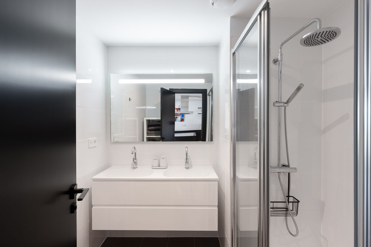 Se vende Apartamento Planta Baja de 3 dormitorios en Costa Del Sol, Málaga, España