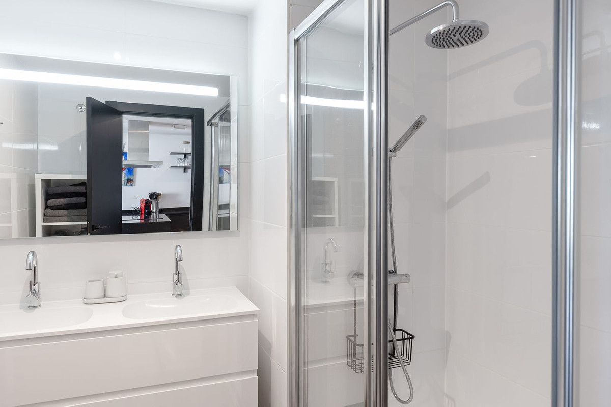 Se vende Apartamento Planta Baja de 3 dormitorios en Costa Del Sol, Málaga, España