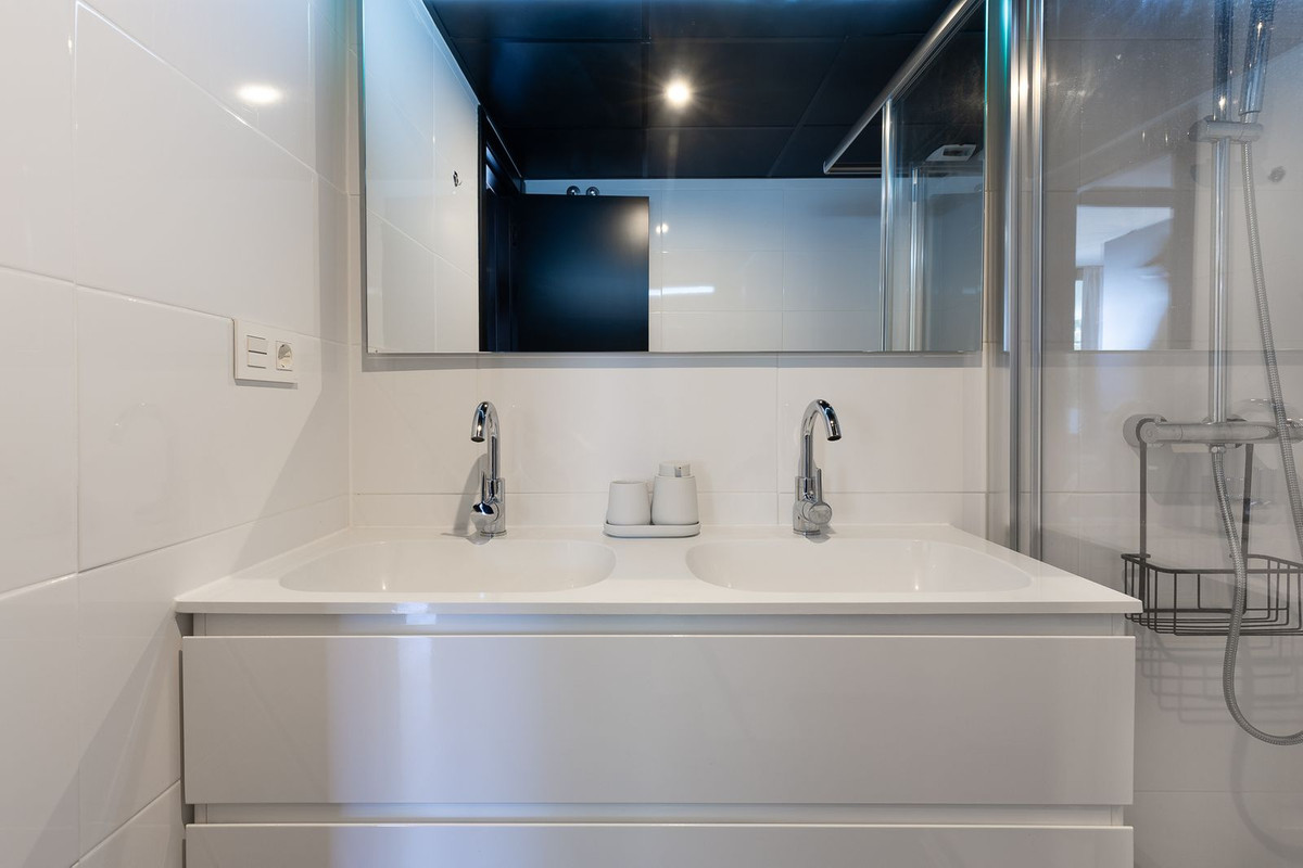 Se vende Apartamento Planta Baja de 3 dormitorios en Costa Del Sol, Málaga, España