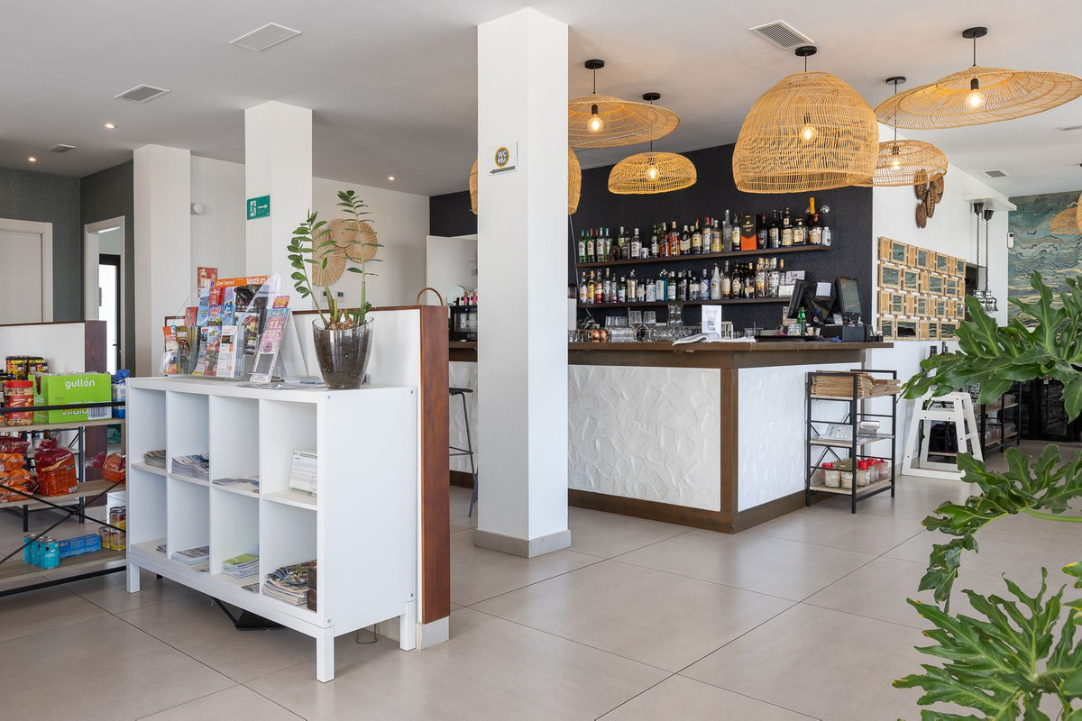 Se vende Apartamento Planta Baja de 3 dormitorios en Costa Del Sol, Málaga, España