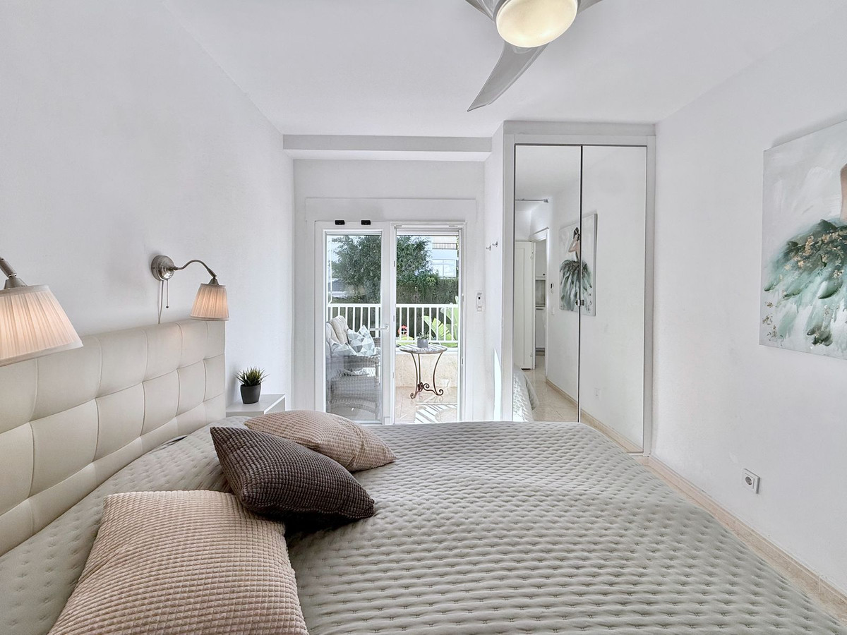 Se vende Apartamento Planta Media de 2 dormitorios en Costa Del Sol, Málaga, España